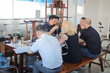 國(guó)外客戶蒞臨我司考察，深化外貿(mào)交流與合作